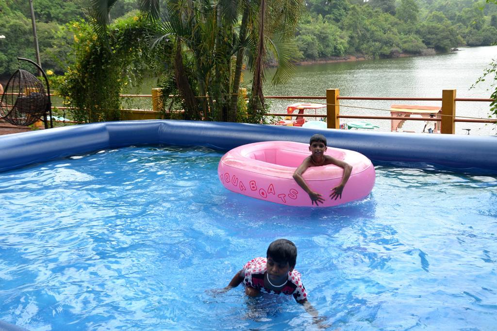 Mayem Lakeview Hotel Goa Exterior photo