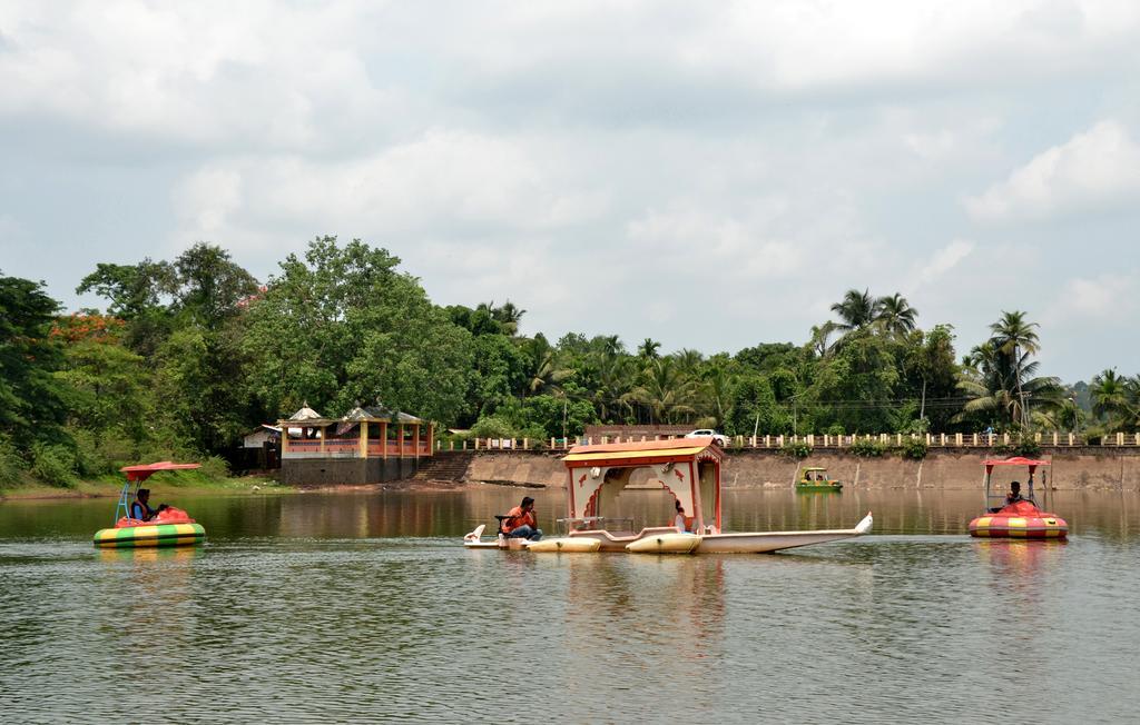 Mayem Lakeview Hotel Goa Exterior photo
